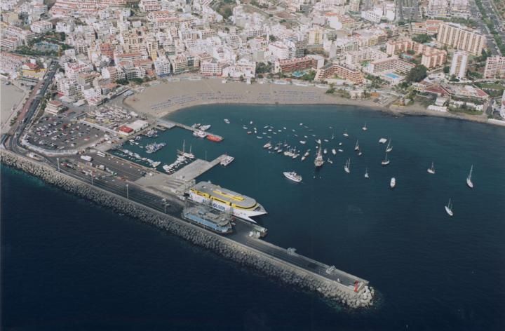 Puerto tinerfeño de Los Cristianos