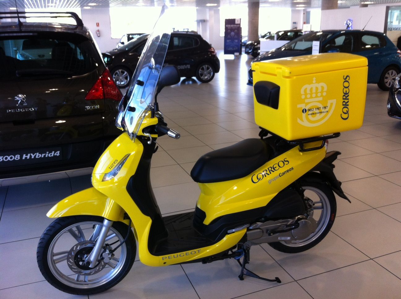 Correos compra 1.000 scooter Peugeot Tweet 125 Pro