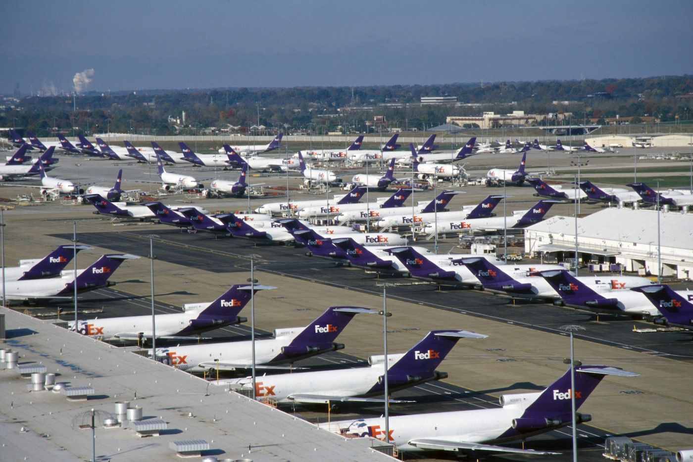 Flota de aviones de FedEx en el aeropuerto de Memphis.