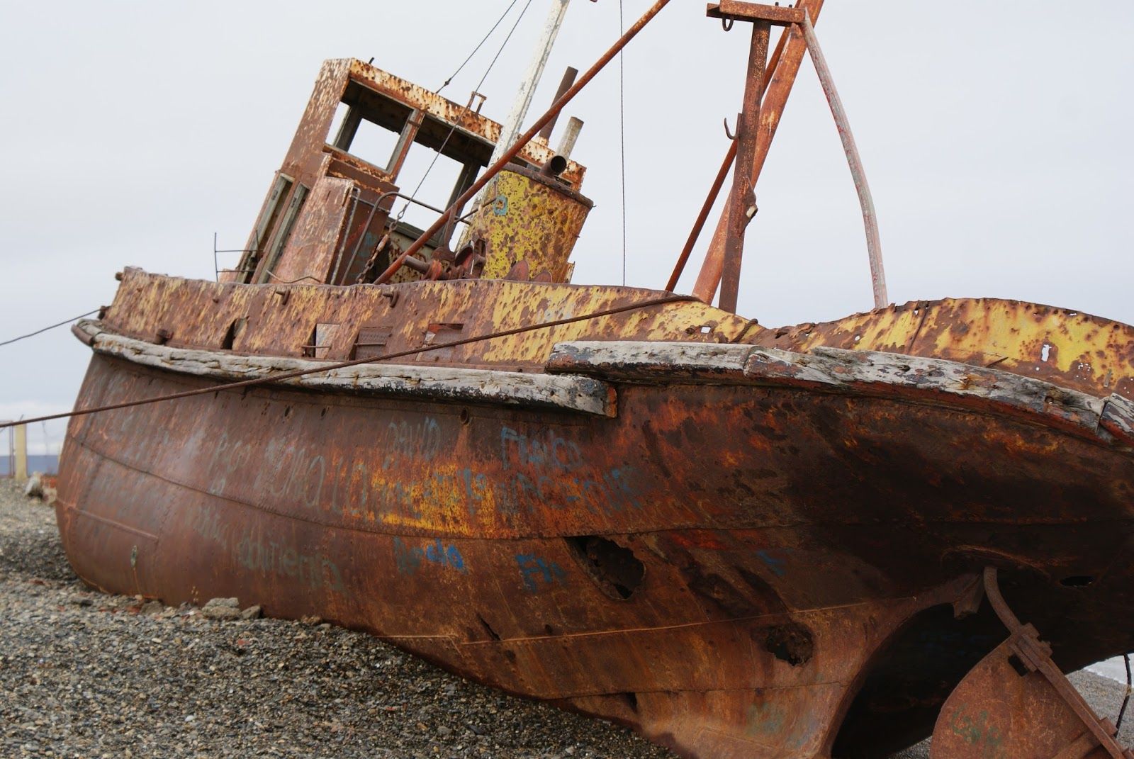 barco oxidado playa