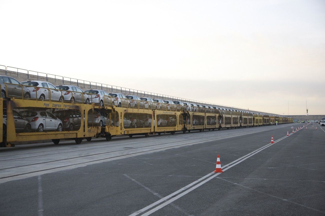 Nuevo servicio ferroviario de automoviles que une Zaragoza y el Puerto de Valencia