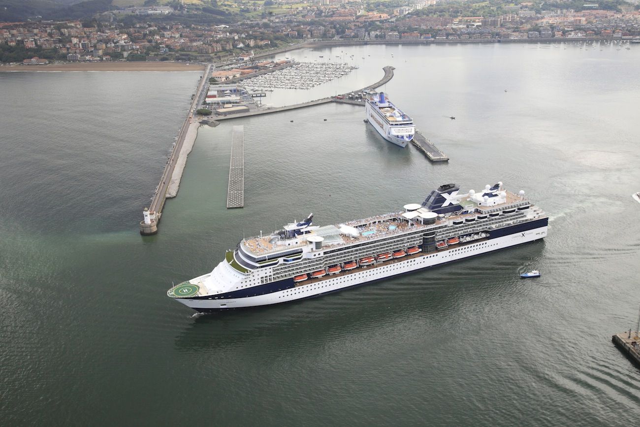 Celebrity Infinity y Grand Mistral en puerto de Bilbao Celebrity Infinity y Grand Mistral en puerto de Bilbao