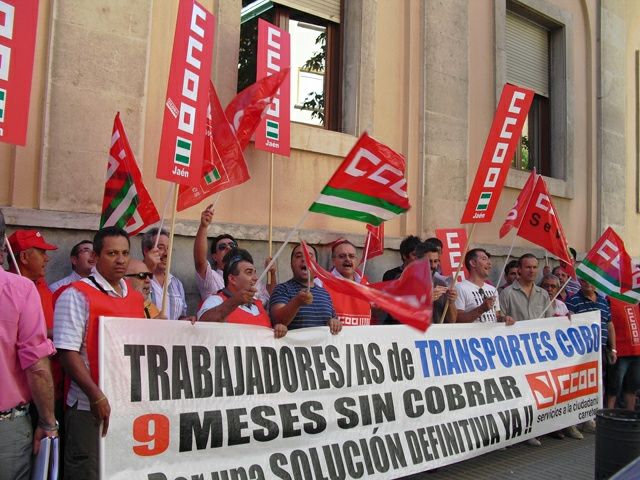 Concentracion de los trabajadores de Transportes Cobo Concentracion de los trabajadores de Transportes Cobo