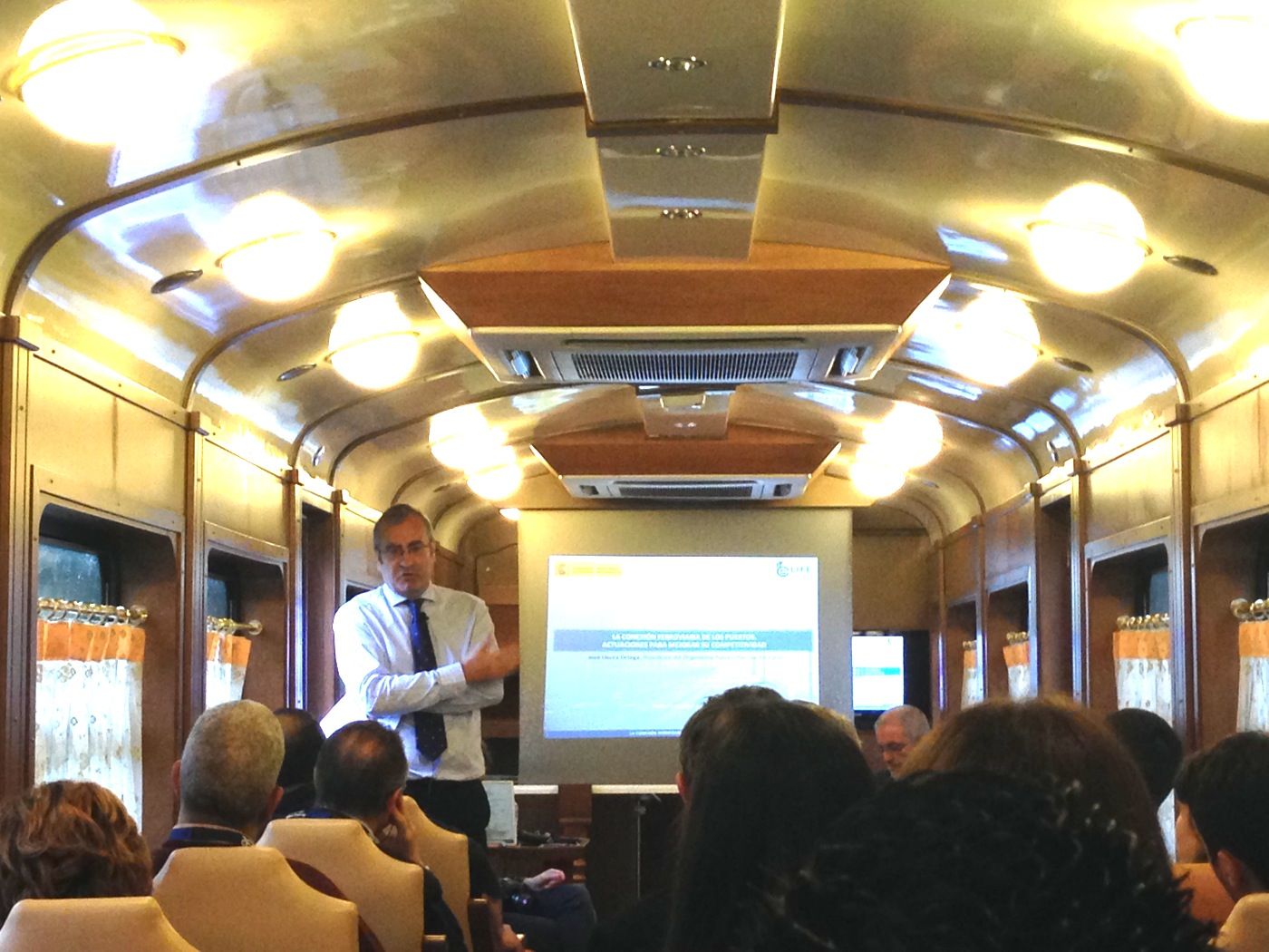 Llorca presenta el curso Life Rail a bordo del transcantabrico
