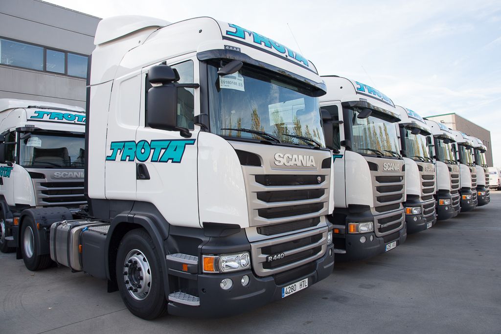 Scania entrega medio centenar de camiones a Transportes Trota