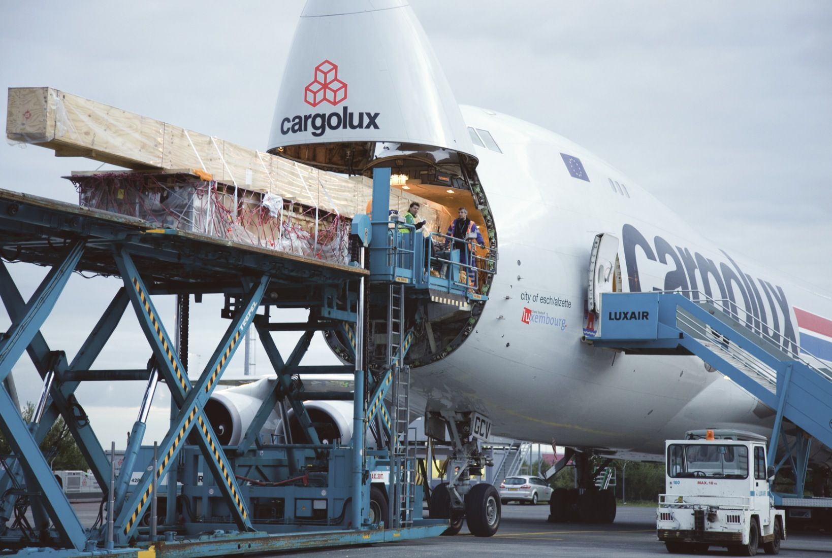 carga frontal Cargolux