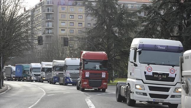 Concentración de camiones en Guipúzcoa en contra de los peajes