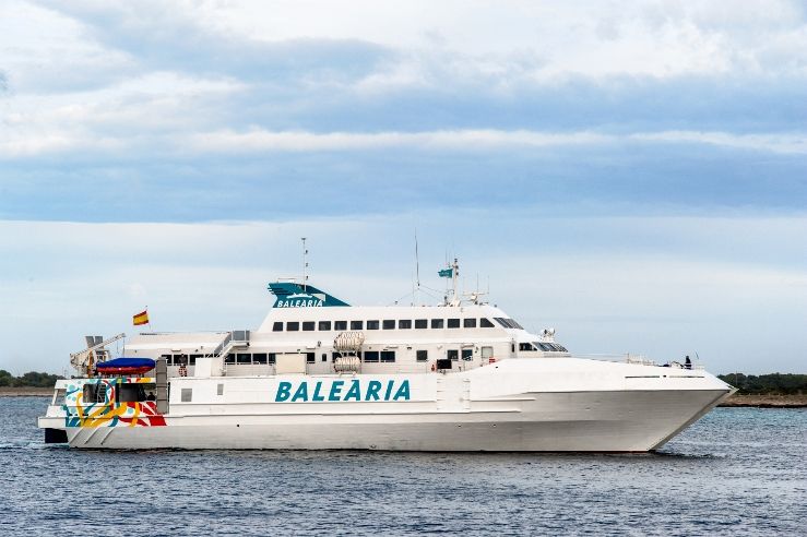 Fast ferry de Balearia en la conexion Denia-Formentera