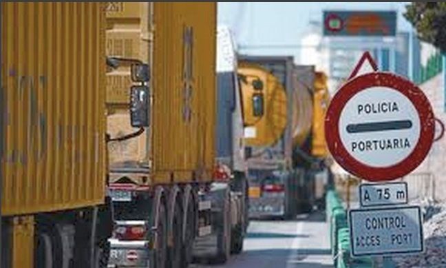 acceso de camiones al puerto de Barcelona