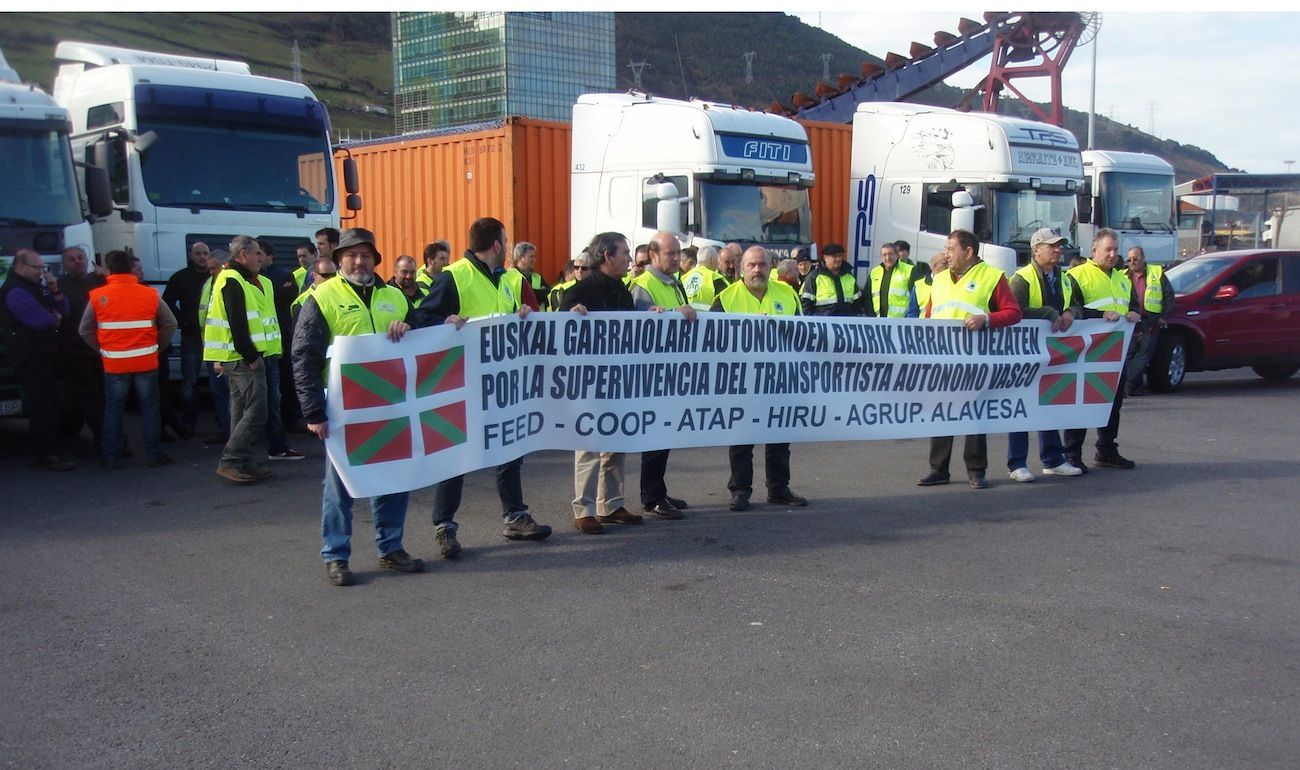 ATAP se moviliza contra la supresion de los moulos en el puerto de Santurtzi