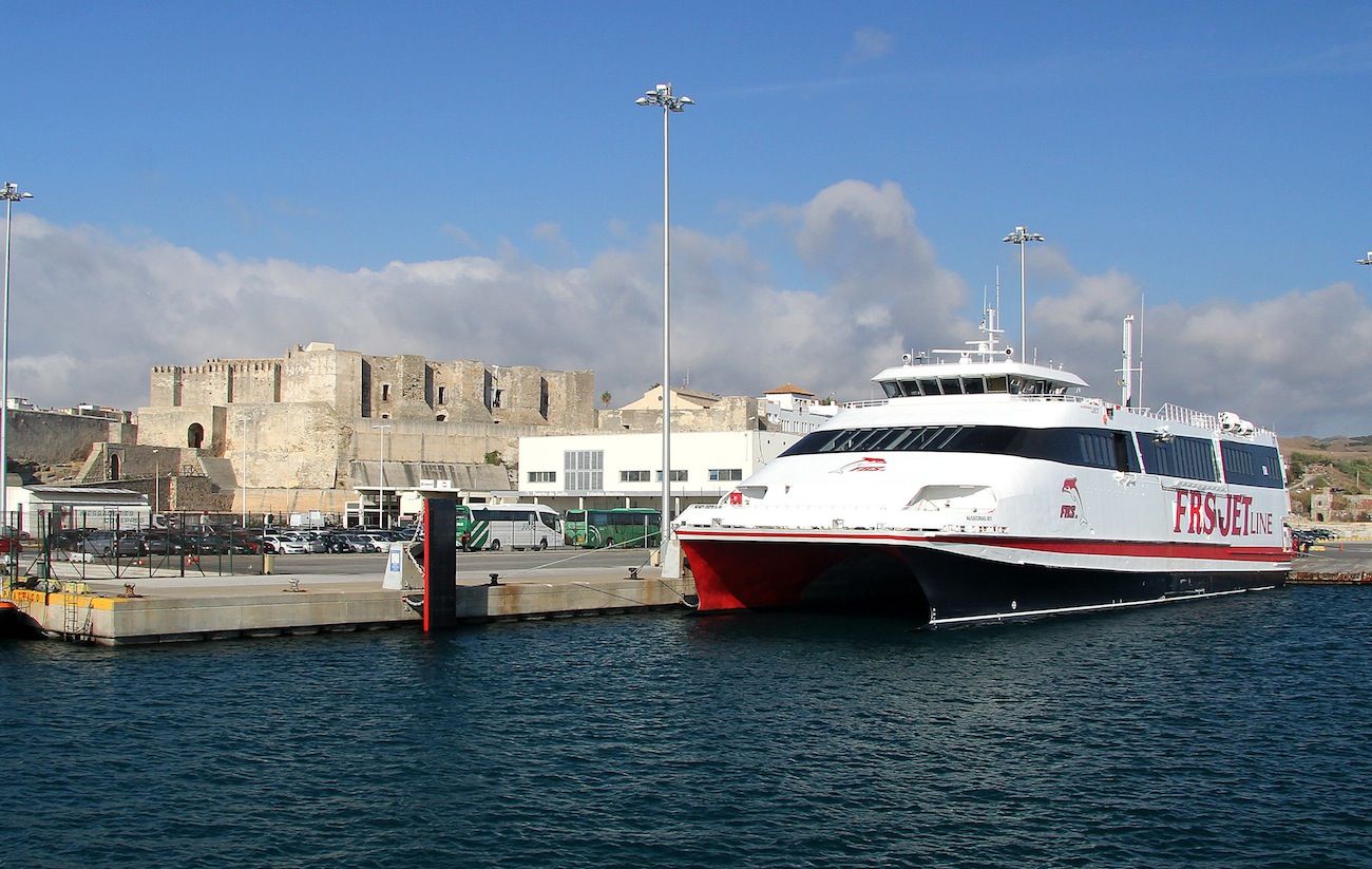 El puerto de Tarifa segundo de la Peninsula en trafico de pasajeros y vehiculos en 2013