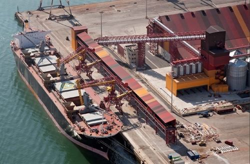 Crece el tráfico de mercancías en el puerto de Santander.