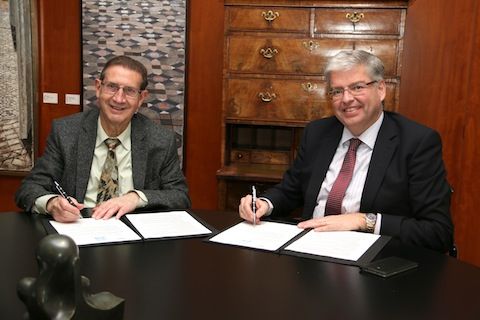 Firma del protocolo entre Ferrmed y CZFB para la tribuna Corredor Mediterraneo