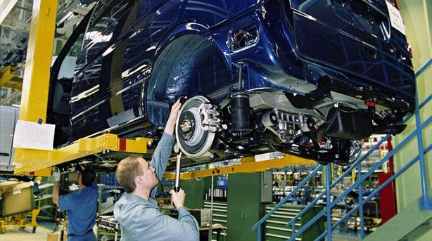 Línea de montaje en la planta de Mercedes de Vitoria.