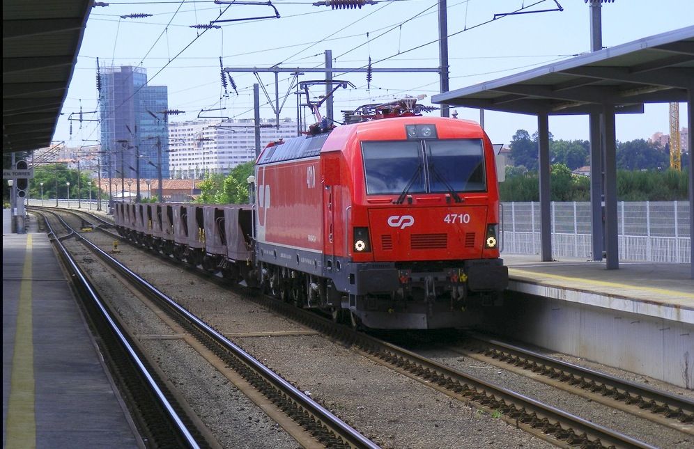 tren mercancias de los ferrocarriles portugueses CP