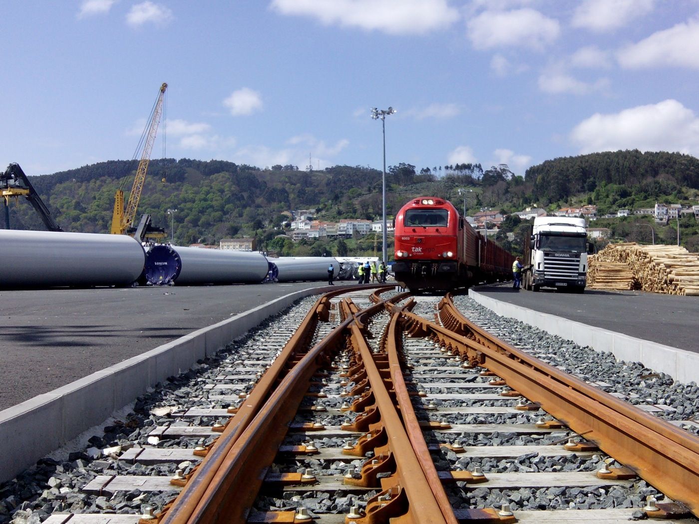Llegada del primer tren de mercancias al puerto de Ferrol