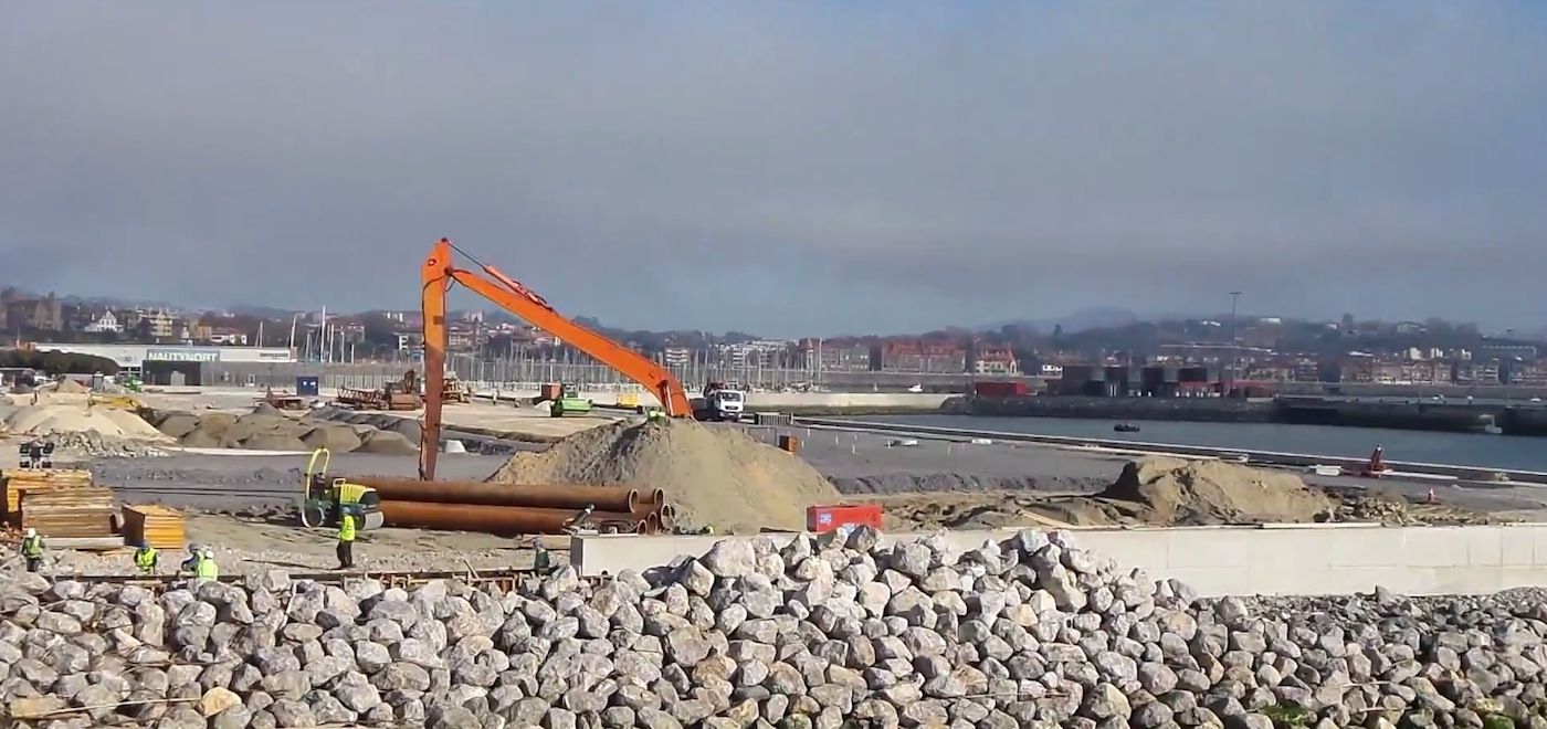 estado de las obras del nuevo muelle de cruceros del puerto de Bilbao en Guecho