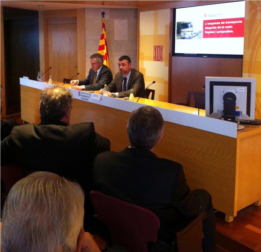Santi Vila en la clausura de la jornada La empresa de transporte despues de la crisis. Retos y oportunidades