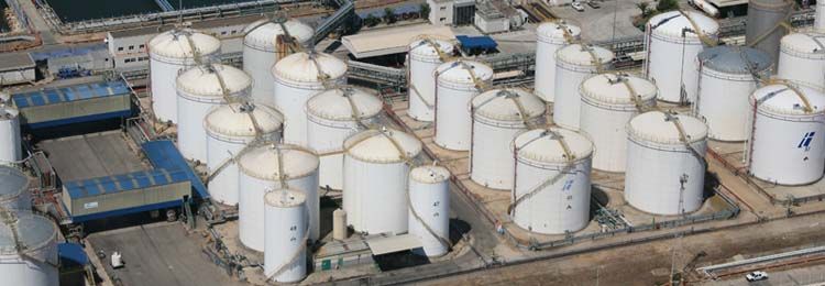 Terminal de Vopak Thermisa en el puerto de Tarragona