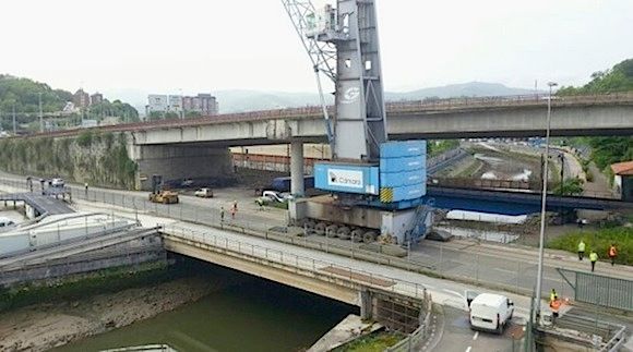 Grua Gottwalld de camino al muelle de Lezo 3 Grua Gottwalld de camino al muelle de Lezo 3