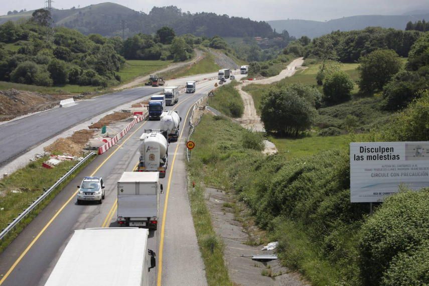 El número de empresas de transporte activas en Asturias ha disminuido un 5%.