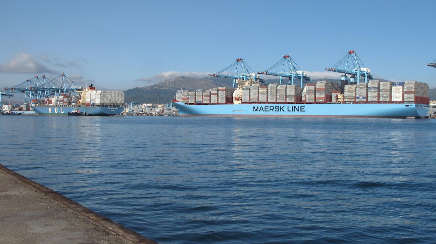 Marstal Maersk operando en el puerto de Algeciras.