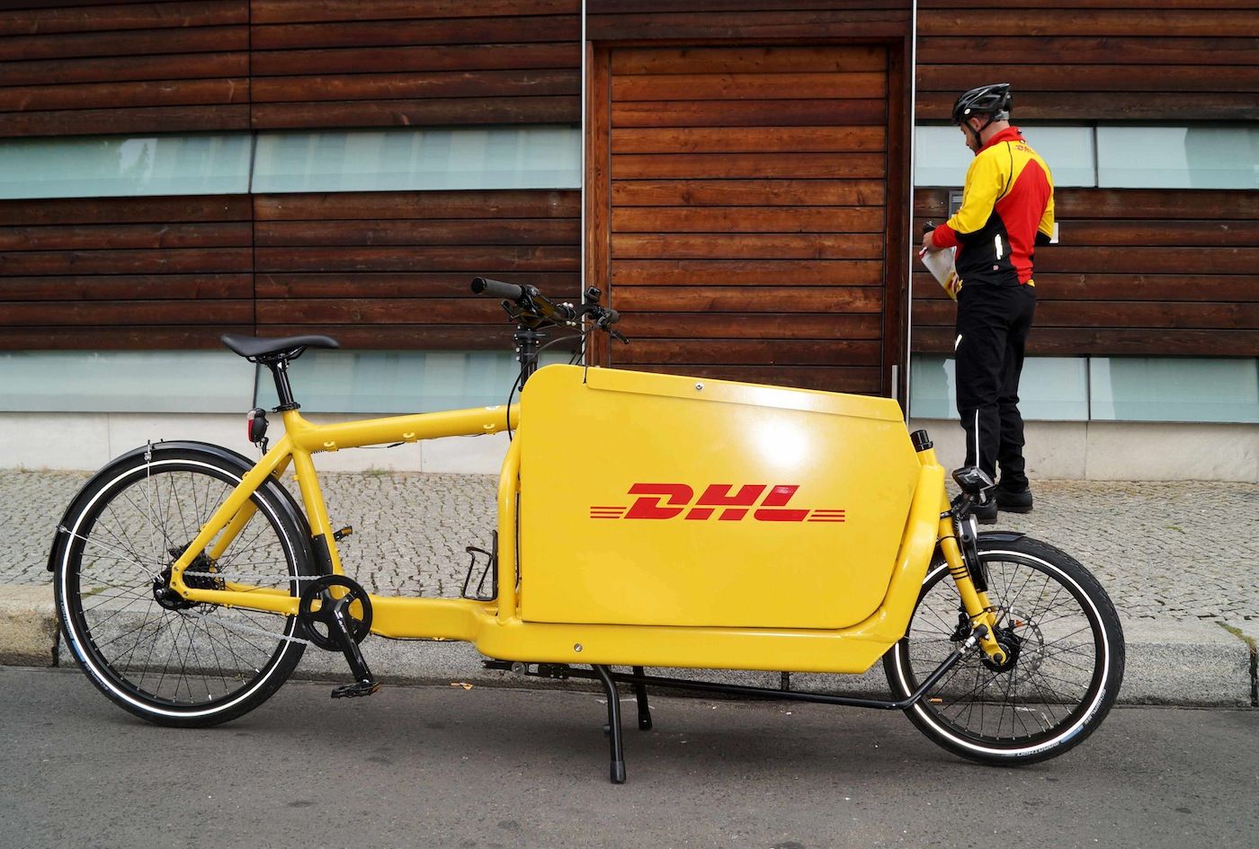 Servicio de entrega en bicicleta de DHL Express