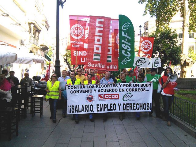 Manifestacion en Sevilla contra los recortes en Correos