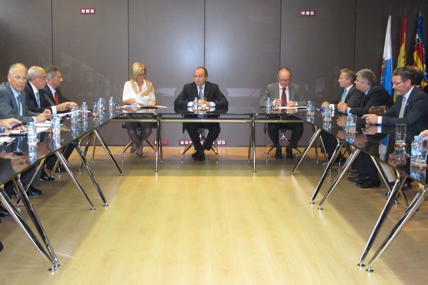 Reunion en el puerto de Alicante sobre el enlace ferroviario Reunion en el puerto de Alicante sobre el enlace ferroviario