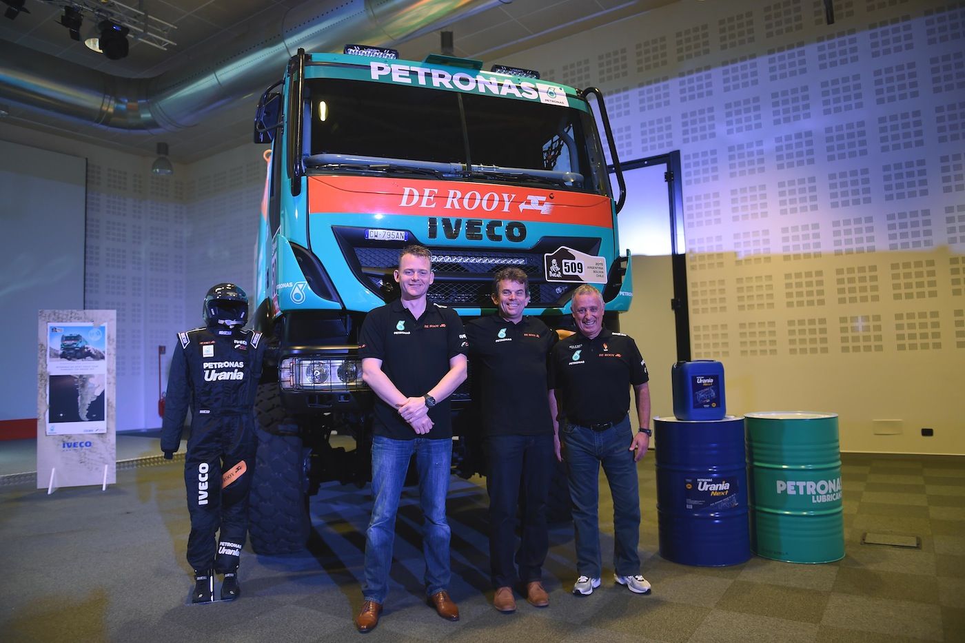 Presentación del equipo Petronas De Rooy Iveco en Turín, Italia