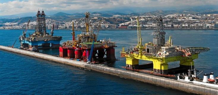 Plataformas petrolíferas en el puerto de La Luz