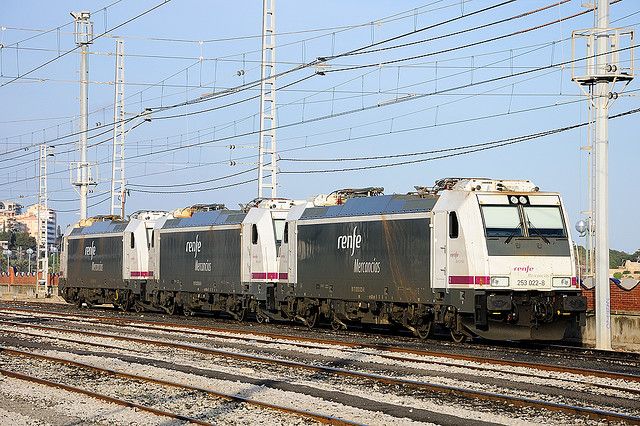 Tres locomotoras de Renfe Mercancias de la serie 253 de Bombardier