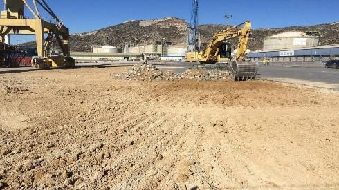Obras de pavimentación en el Muelle Isaac Peral del puerto de Cartagena