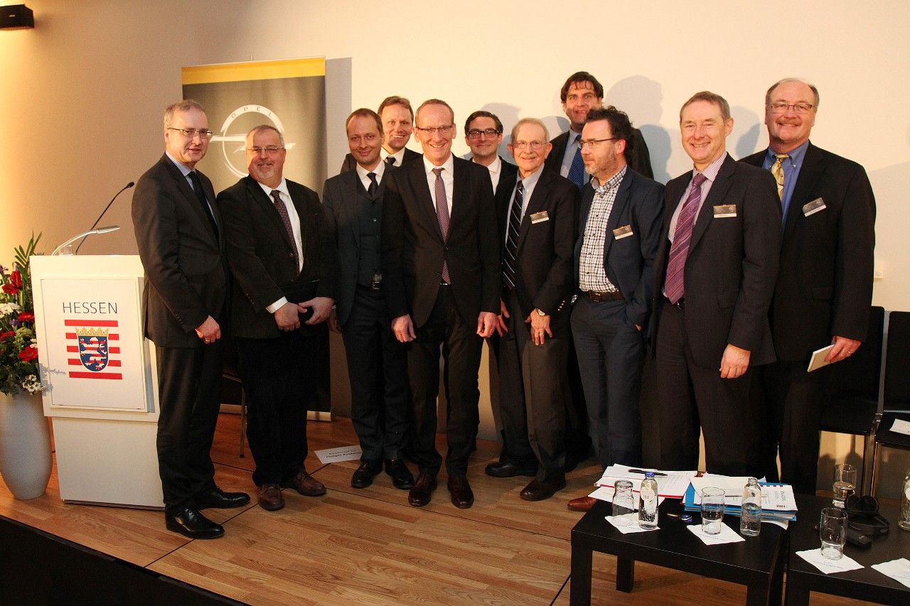 Participantes en el seminario sobre CO2, organizado por Opel y el Ministerio de Asuntos Federales de Hesse