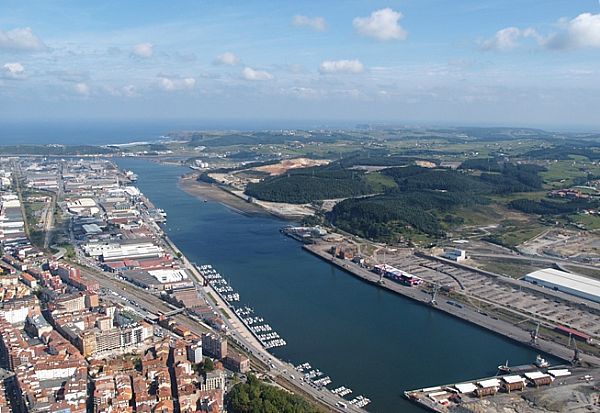 Fotografia aerea del puerto de Aviles