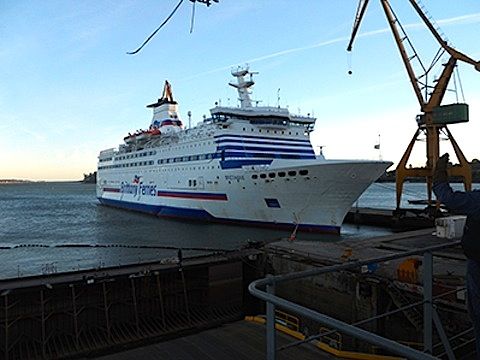 Buque Bretagne de Brittany Ferries en Astander, enero de 2014