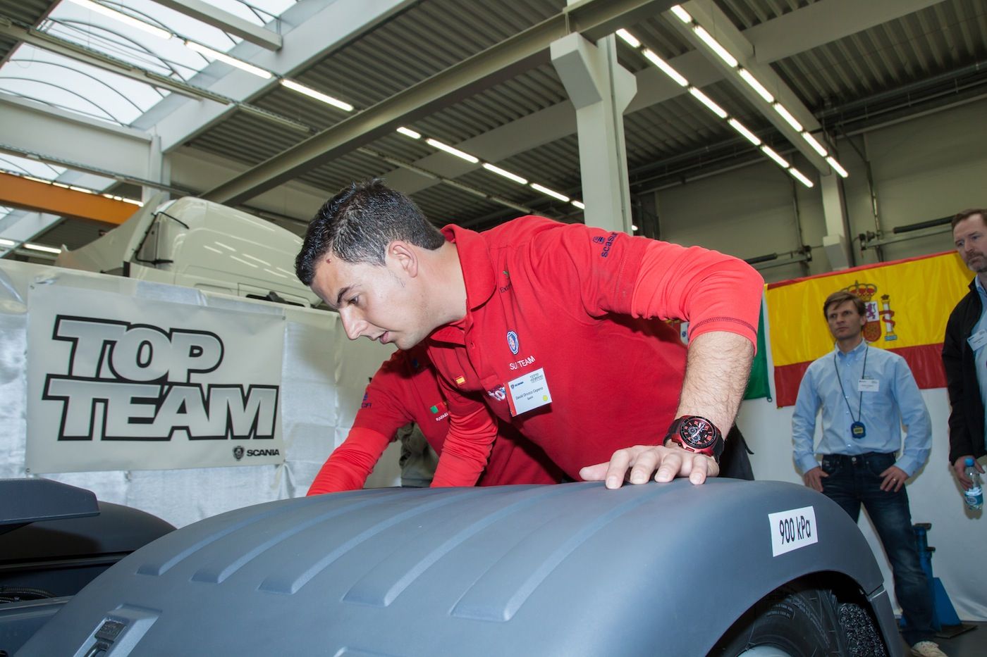 Equipo de Scania Iberia durante una de las pruebas del Scania Top Team