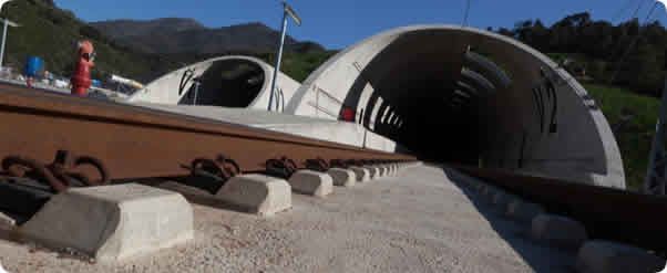 Túnel del Pertús que conecta por ferrocarril España y Francia