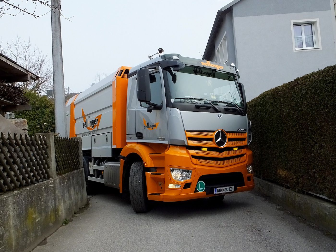 Zellinger llega a todos los revovecos de Ottensheim con el Mercedes Antos 2536L