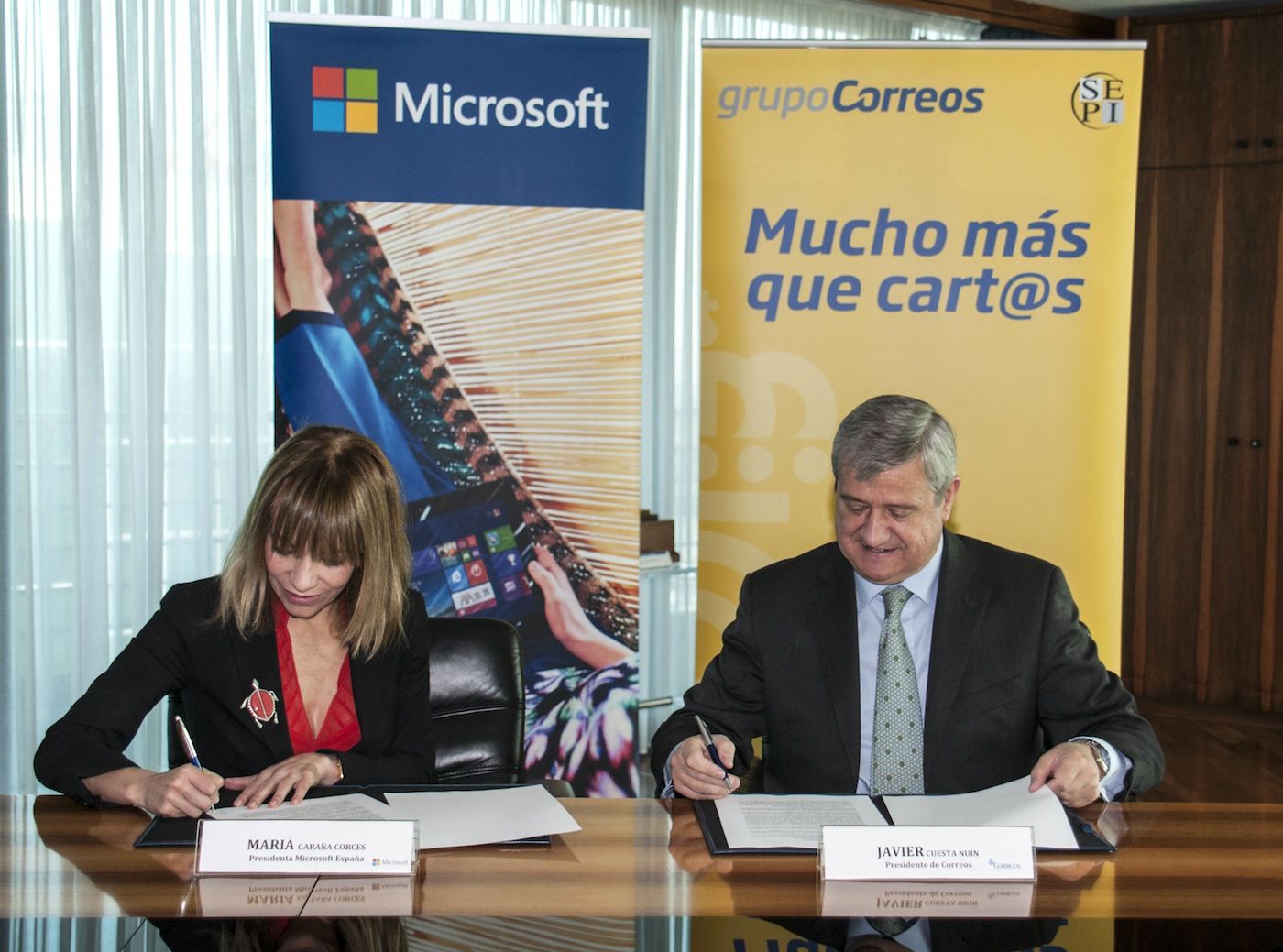 Firma acuerdo Microsoft y Correos