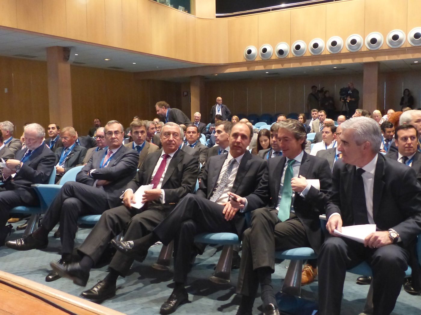 La logística del automóvil se cita en Santander