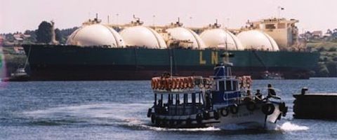 Gasero en el puerto de Ferrol