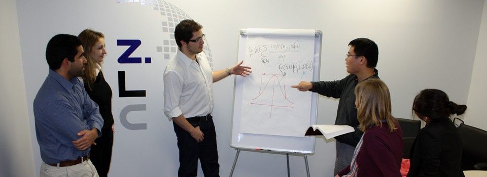 Estudiantes en el Zaragoza Logistics Center Estudiantes en el Zaragoza Logistics Center