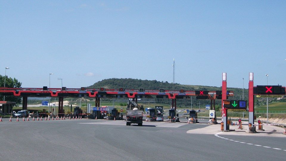 El tráfico de vehículos pesados en las autopistas de peaje ha crecido casi un 7%.