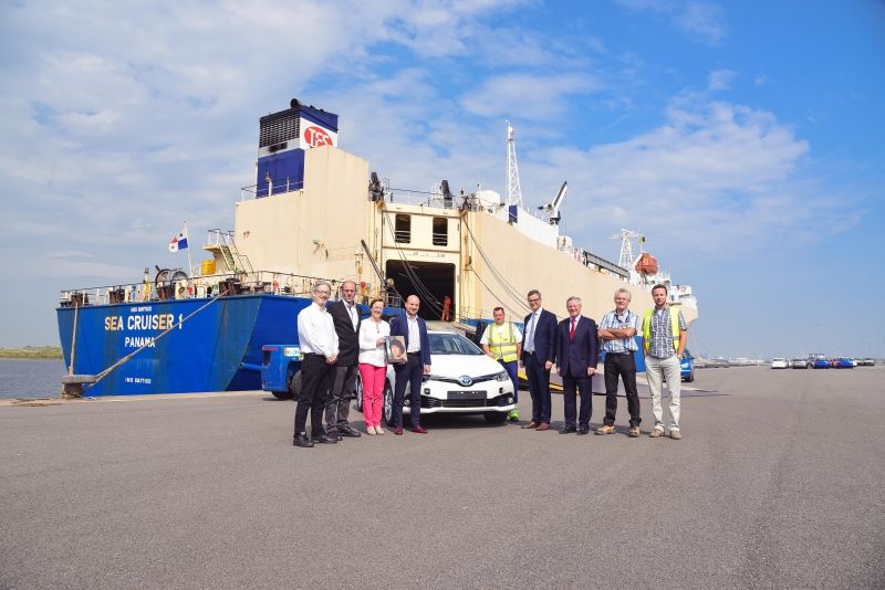 Delegación de Toyota Motor Europe en el puerto de Zeebrugge