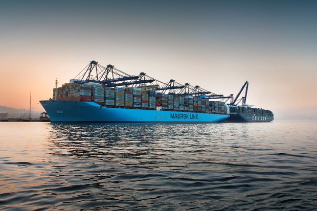 El Marco Polo de CMA CGM y el Marit Maersk en la terminal TTI de Algeciras.