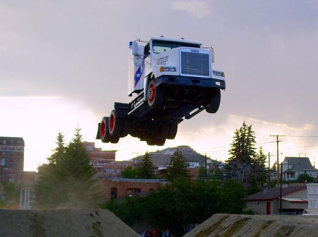 Foto oficial del salto de 51 metros del camión