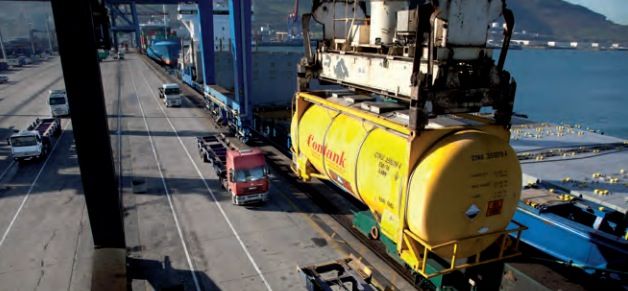 Manipulacion de mercancias peligrosas en el puerto de Bilbao