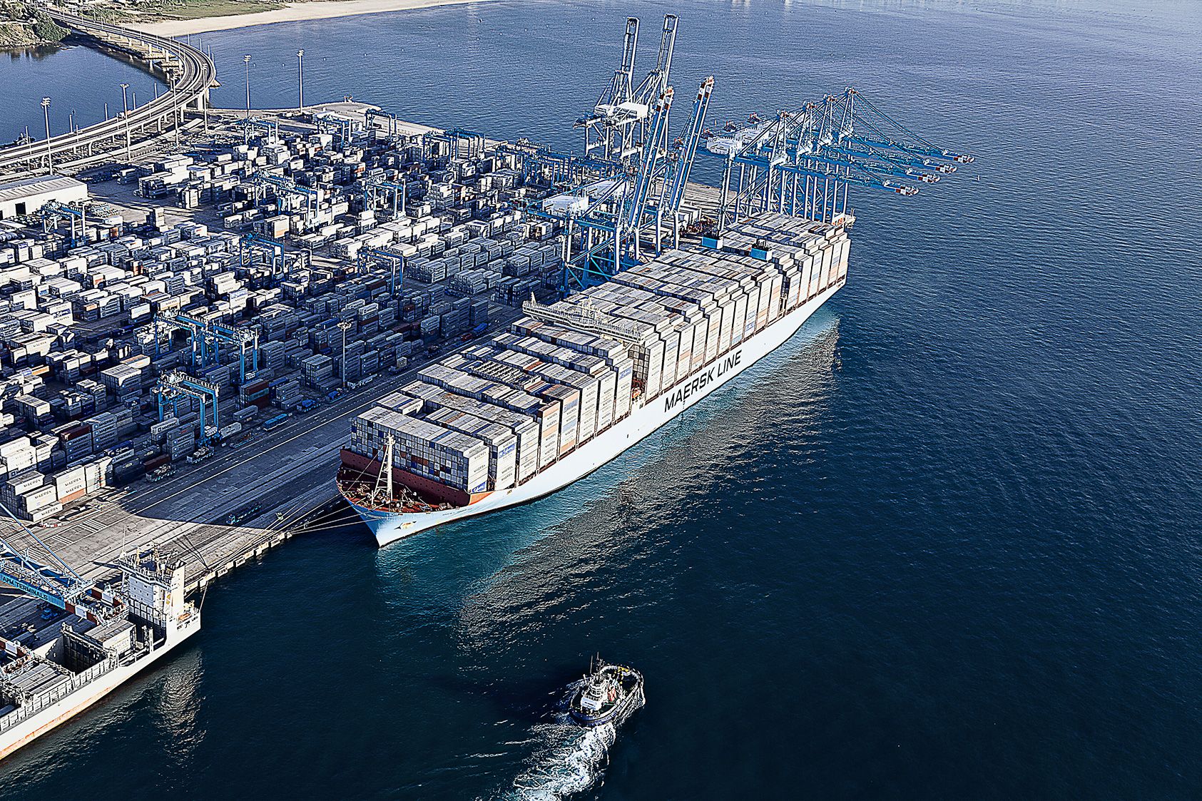 Maersk Line reduce plantilla, y cancela salidas y servicios