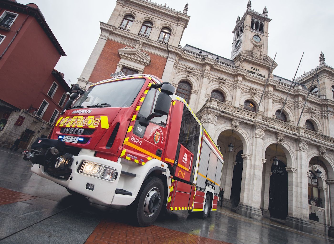 Los bomberos de Valladolid reciben los primeros vehiculos Magirus con doble cabina de alta seguridad